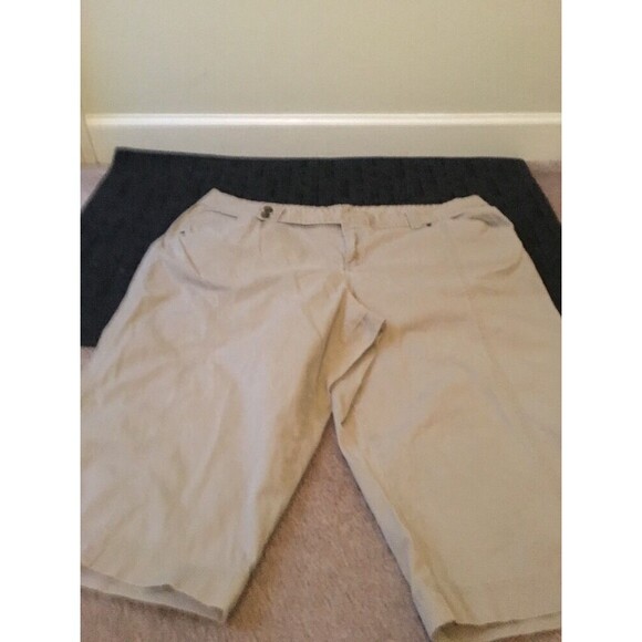 Venezia Women's Capri Pants Pockets Zip Casual Size 24 Khaki - Picture 1 of 8